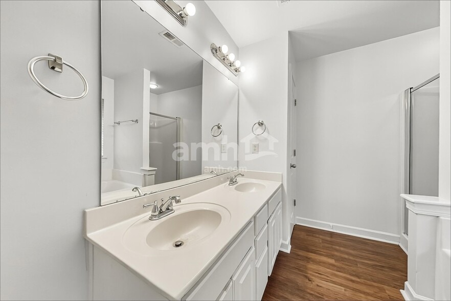 Building Photo - 2881 Island Point Dr NW