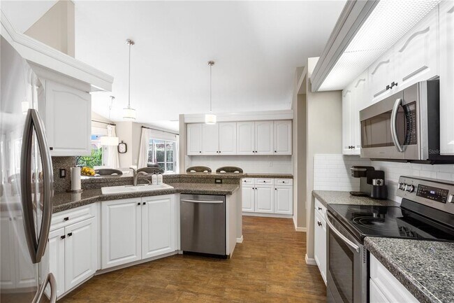Building Photo - 5828 Sandy Pointe Dr
