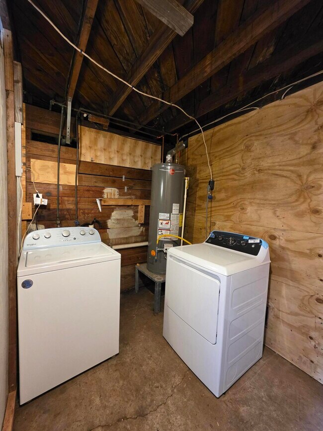 Building Photo - 803 Selkirk St