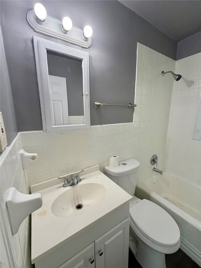 Building Photo - 7121 Lamont Dr