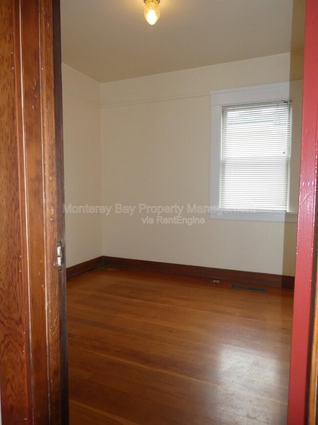Building Photo - 668 Van Buren St