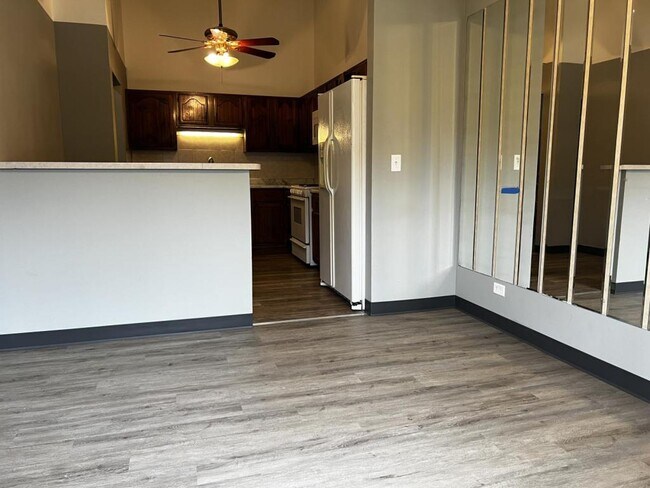 Building Photo - 5623 Santa Barbara Dr