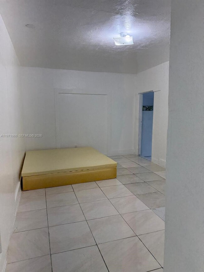 Building Photo - 2282 SW 15th St