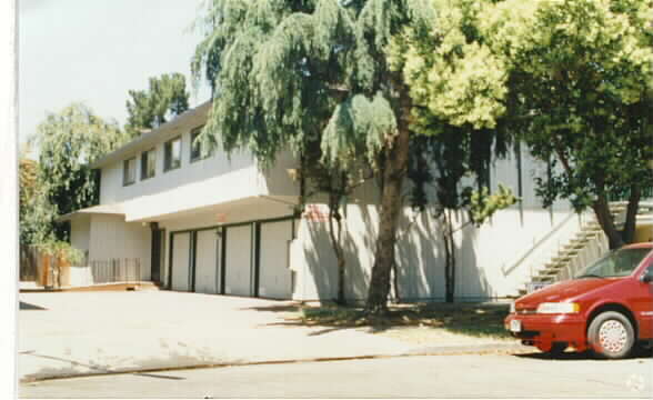 Building Photo - 3813 Barker Dr