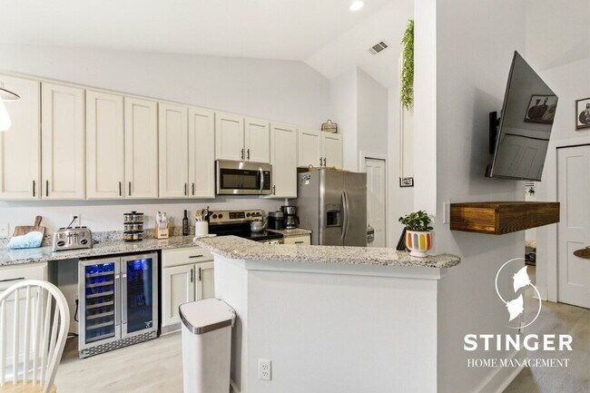 Building Photo - 40 Canopy Ln