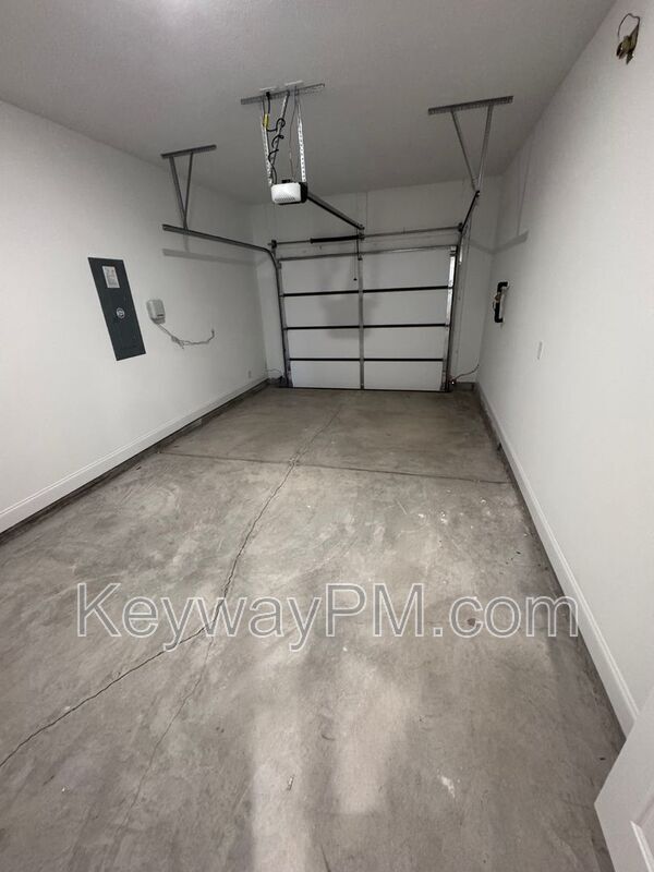 Building Photo - 587 Yuma Ln