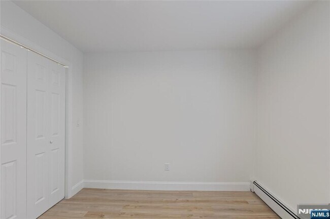 Building Photo - 676 Chestnut St