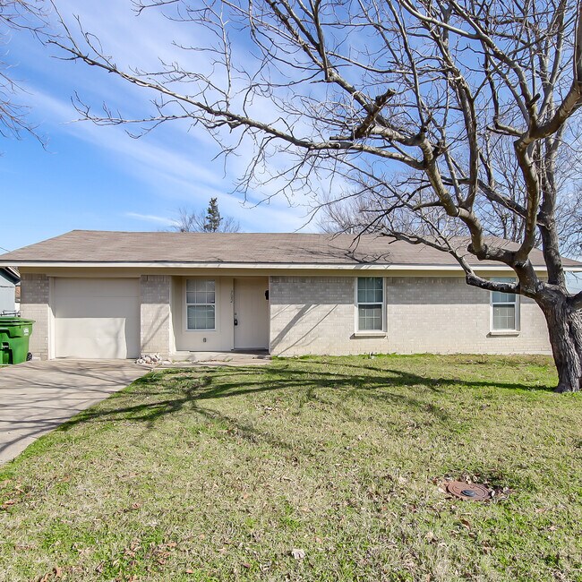 Building Photo - 3BR/1.0BA Single Family - Seagoville