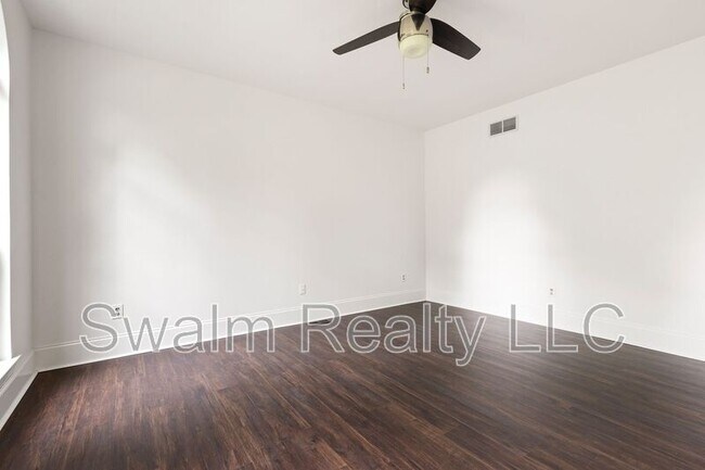 Building Photo - 240 Timber Knoll Dr