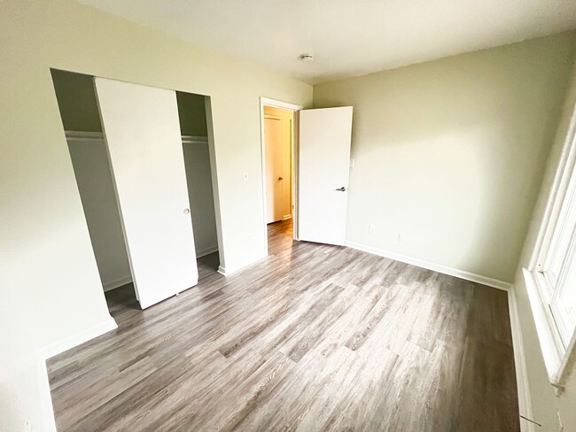 Building Photo - Cozy 3 Bedroom, 1 1/2 Bathroom Near Downto...