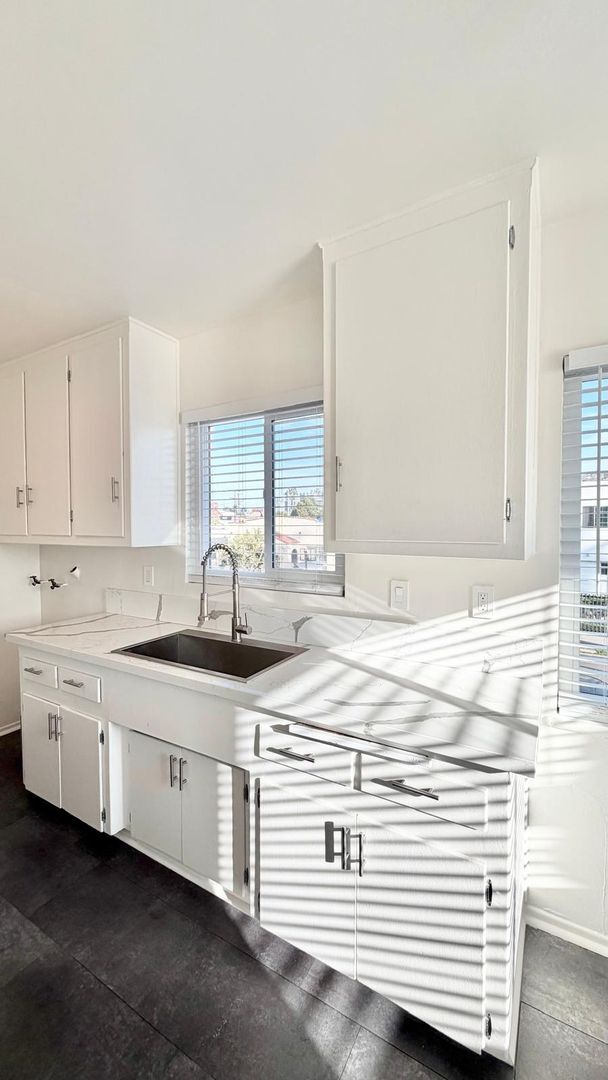 Building Photo - 1433 Meadowbrook Ave