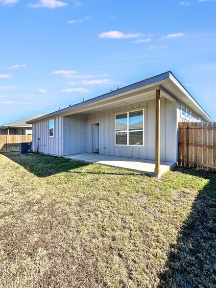 Building Photo - 866 Freedom Cir