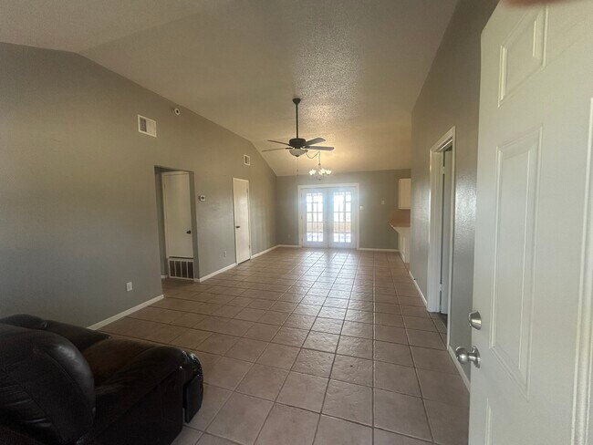 Building Photo - 339 S Pleasant Hill Rd