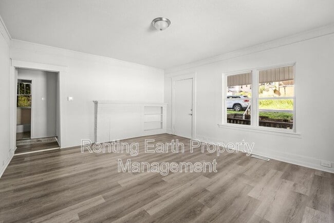 Building Photo - 603 12th Ave
