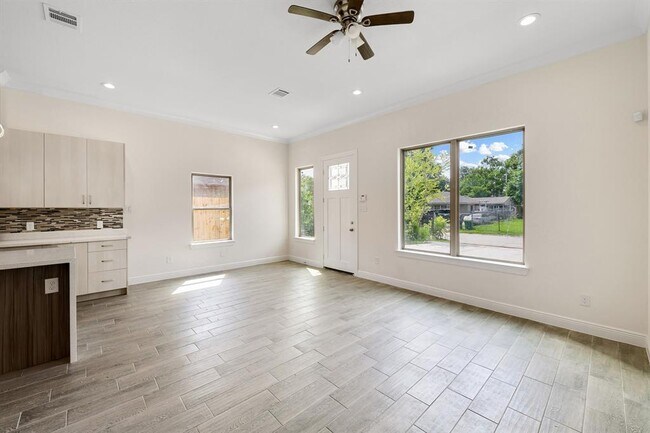 Building Photo - 5105 Malmedy Rd