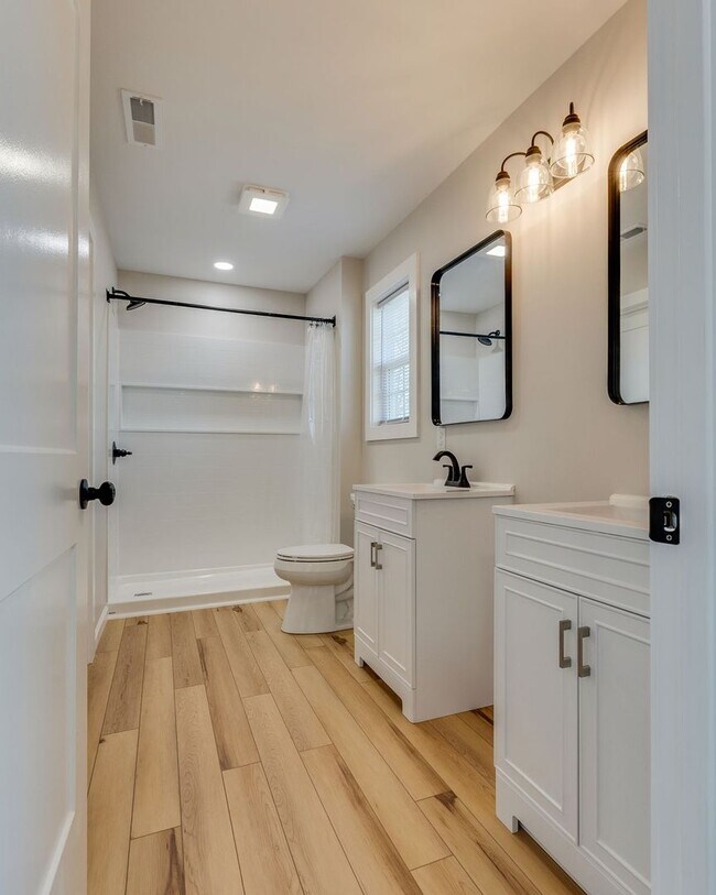 Building Photo - NEWLY BUILT 3 BED/2.5 BATH