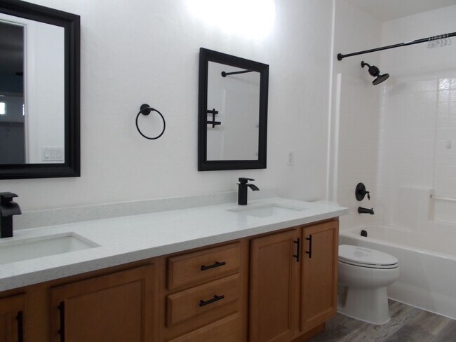 Building Photo - Spacious 3-Bed, 2.5-Bath in Las Vegas!