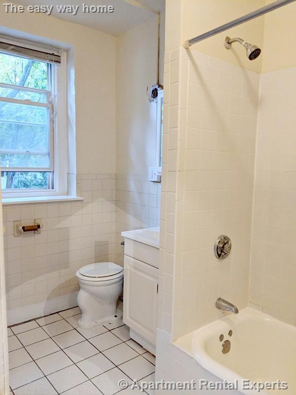 Building Photo - 7 Craigie Cir