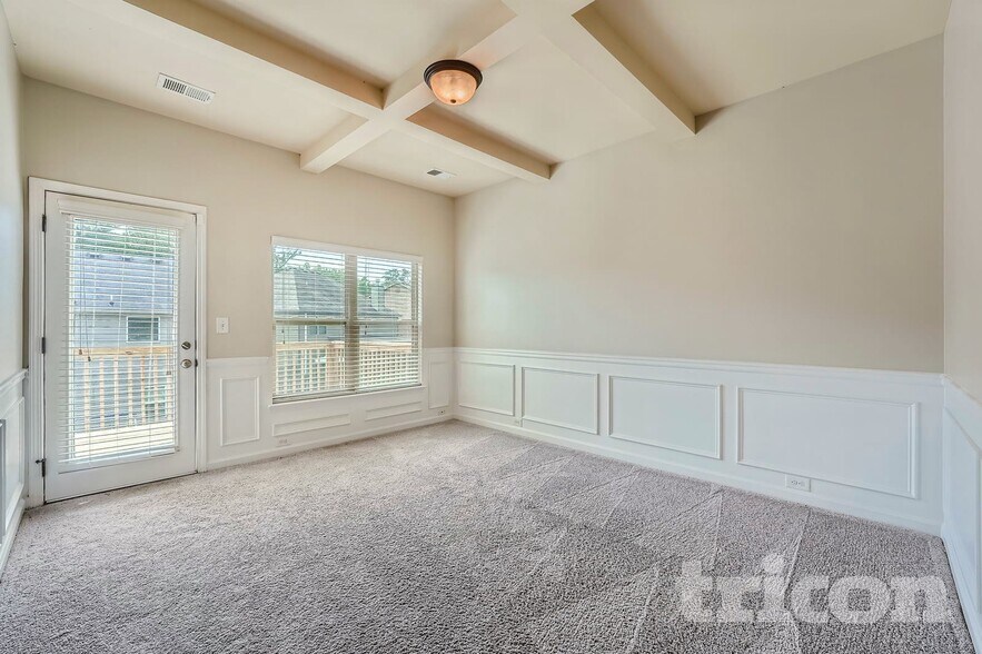 Building Photo - 744 Effendi Pl