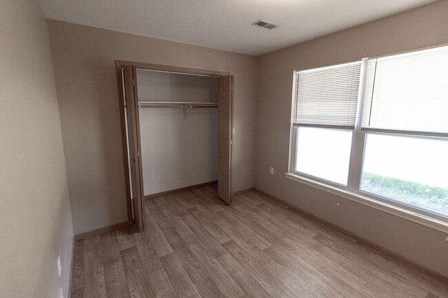 Building Photo - 1544 Florence Dr