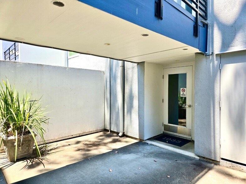 Building Photo - 1033 Shell Blvd