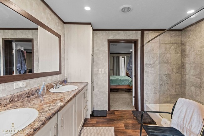 Building Photo - COUNTRY LIVING IN THE CITY