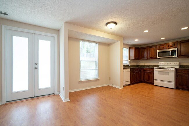 Building Photo - Spacious 3 bedroom home in desirable SW Durham! Super dog friendly with large fenced yard!