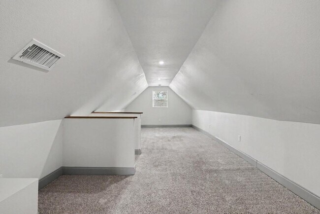 Building Photo - Beautifully Remodeled Home for Rent – Plenty of Space Inside & Out!