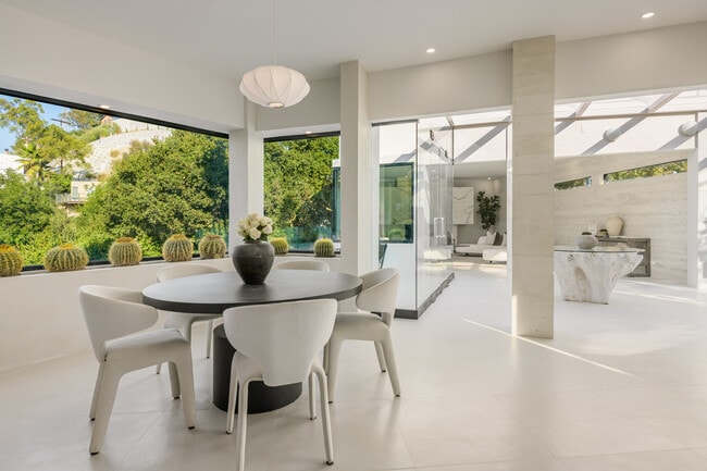 Building Photo - 8896 Lookout Mountain Ave