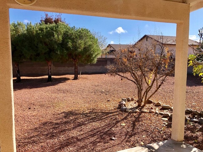 Building Photo - Great Home 3 Bedroom Home in Beautiful Nei...