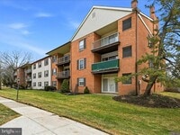 Building Photo - 421 Drummers Ln