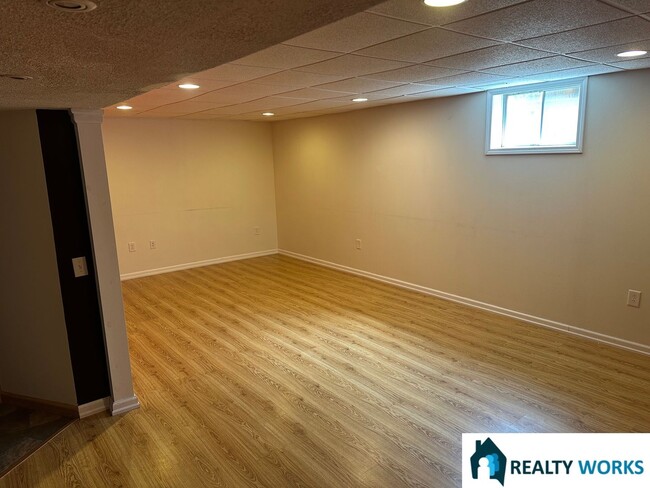Building Photo - Charming 4 Bed Home