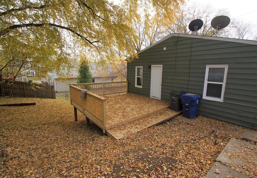 large new deck - 18 Riverview Ln