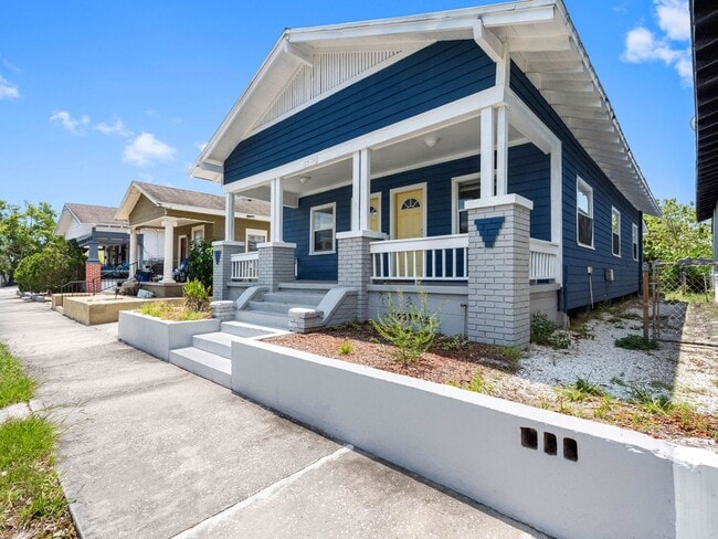 Building Photo - Affordable 3/1.5 West Tampa Home