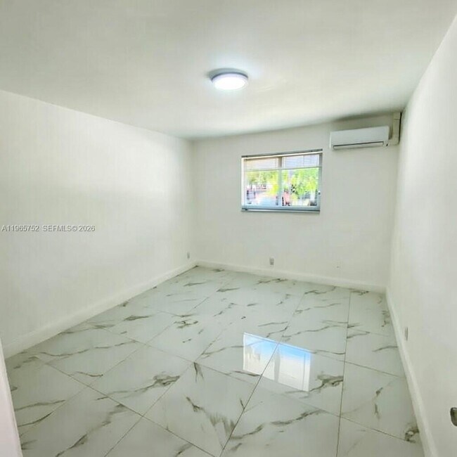 Building Photo - 2308 NW 3rd Ave