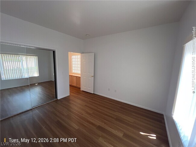 Building Photo - 2700 Vista Butte Dr