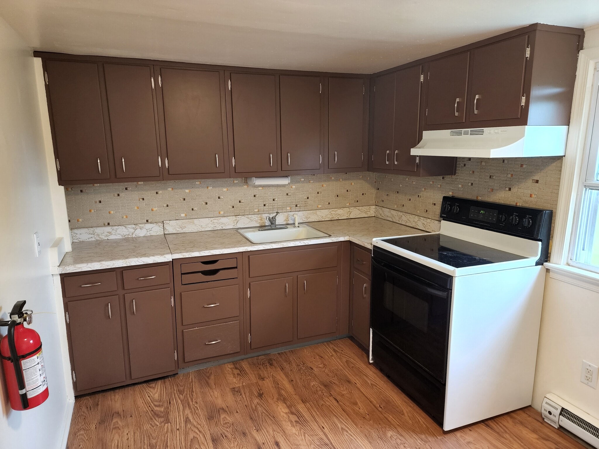 Kitchen. - 1918 Rosemore Ave