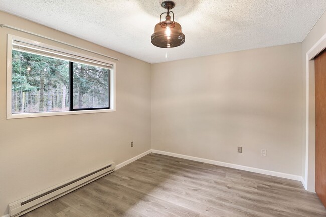 Building Photo - 2 Bed 1 Bath - Garage - Storage Shed - Pet Friendly - NAS Whidbey