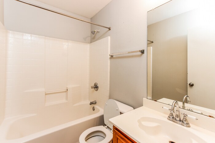 Building Photo - 512 Bryn Mawr