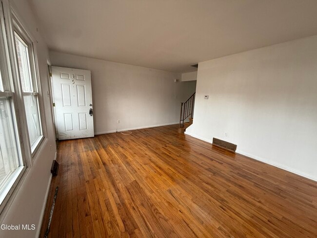 Building Photo - 5 Dowling Rd