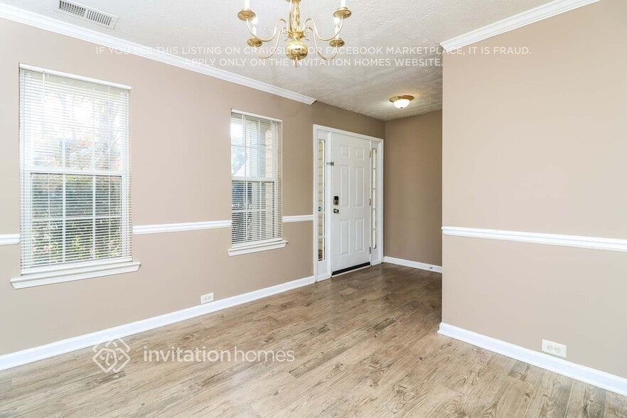 Building Photo - 8320 Somerset Way