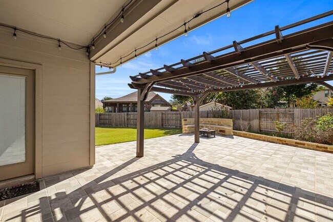 Building Photo - 2012 Santa barbara Ct