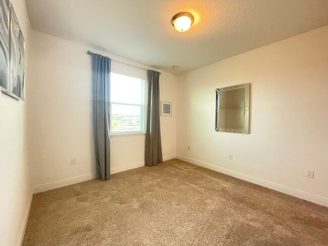 Building Photo - 3 Bedroom, 2.5 Bath Townhome in Enclave at...