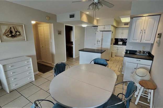 Building Photo - 1500 Park Beach Cir