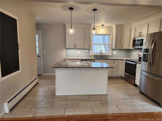 Building Photo - 24 Savi Ave