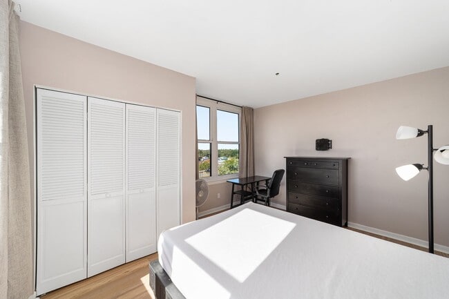 Building Photo - Seagle Building 7C