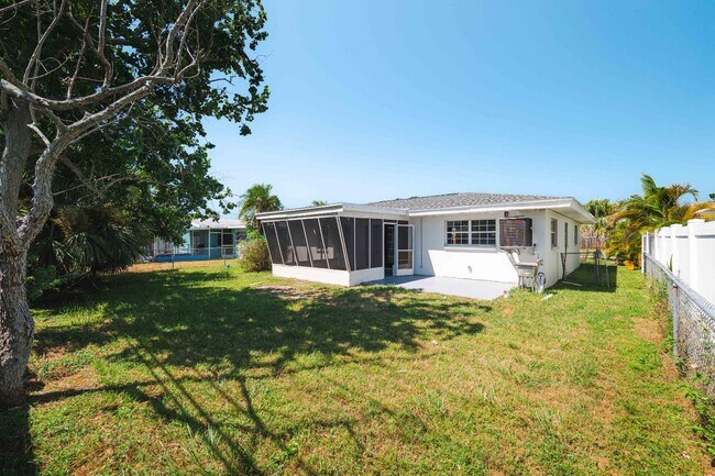 Building Photo - 2491 Coronado Way