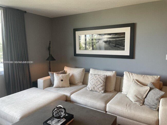 Building Photo - 1000 West Ave