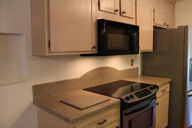 Building Photo - 3801 Stokes Ave