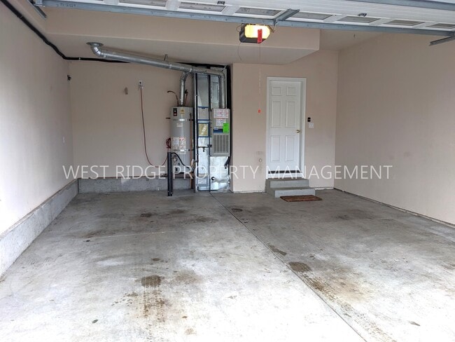 Building Photo - 14752 Davis Ln